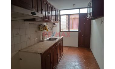 Acogedor Y Amplio Departamento En Urb. Santa Edelmira (3Er Piso)