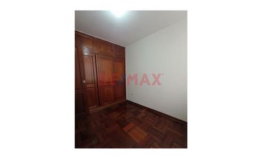 Acogedor Y Amplio Departamento En Urb. Santa Edelmira (3Er Piso)