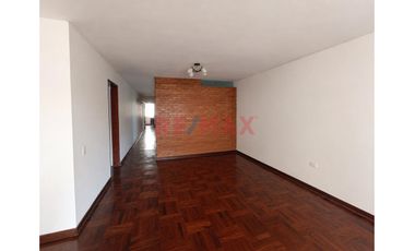 Acogedor Y Amplio Departamento En Urb. Santa Edelmira (3Er Piso)
