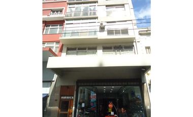 Piso 4 ambientes con dependencia Zona: Microcentro