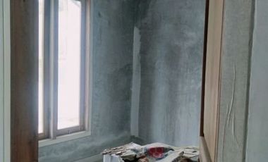 DIJUAL RUMAH SIAP HUNI TENGAH KOTA 2 LANTAI HARGA MURAH