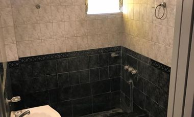 Excelente y amplio departamento de 4 ambientes.