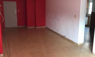 Excelente y amplio departamento de 4 ambientes.