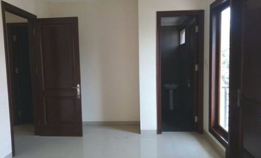 Disewakan rumah di Pulomas Jakarta Timur Kamar 4 Harga Murah