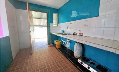 VENDO CASA CON POZO EN LAS LOMAS