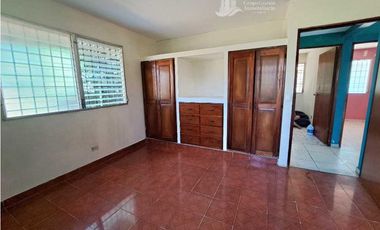 VENDO CASA CON POZO EN LAS LOMAS