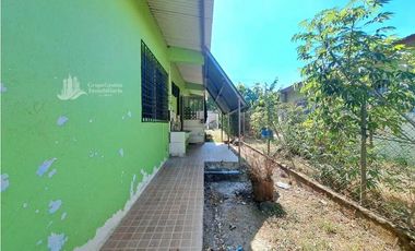 VENDO CASA CON POZO EN LAS LOMAS