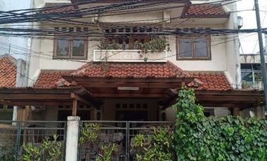 Rumah Kokoh 3 Lantai di Cideng Barat Gambir Jakarta Pusat