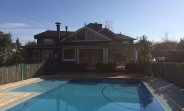 IMPONENTE PROPIEDAD ESTILO AMERICANO DE GRAN CATEGORIA