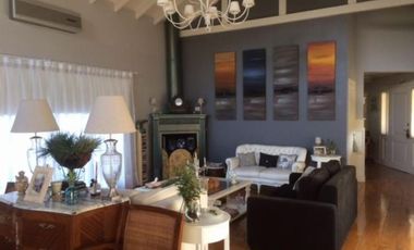 IMPONENTE PROPIEDAD ESTILO AMERICANO DE GRAN CATEGORIA