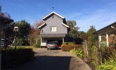 IMPONENTE PROPIEDAD ESTILO AMERICANO DE GRAN CATEGORIA