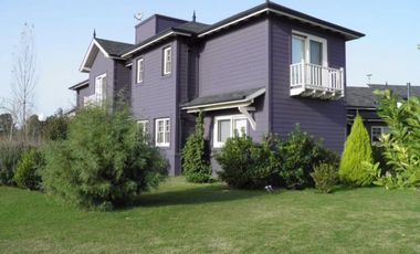 IMPONENTE PROPIEDAD ESTILO AMERICANO DE GRAN CATEGORIA