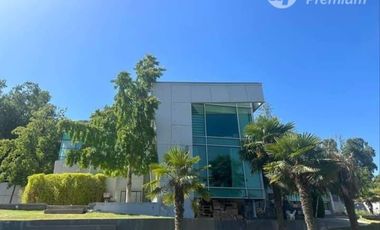 Vive en Pirque: Casa con Piscina, Gimnasio y Entorno Natural