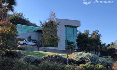 Vive en Pirque: Casa con Piscina, Gimnasio y Entorno Natural