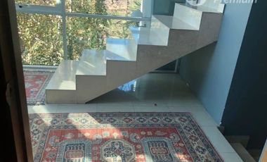 Vive en Pirque: Casa con Piscina, Gimnasio y Entorno Natural