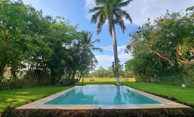 Residencia en venta en Club de Golf La Ceiba con vista al campo, Merida Yucatan