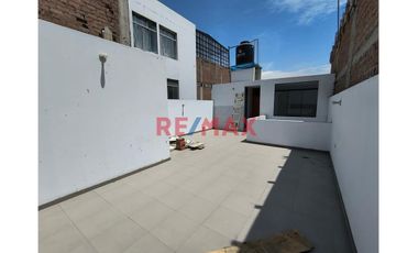 🌟 ¡Descubre tu futuro hogar en el encanto de Moche, Trujillo! 🌟

✨ ¡Estreno! Moderna casa de campo de 3 pisos, esperando por ti y tu familia. ✨

-
