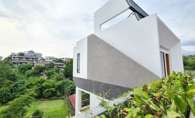 Rumah Mewah dekat Kampus ITB & Gedung Sate Bandung di Cigadung Dago Cash 3,1 M-an