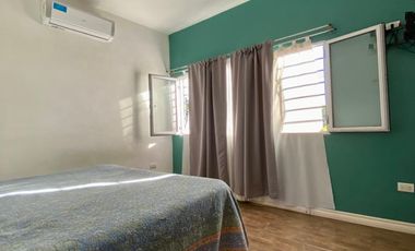 Casa de 3 o más AMBIENTES ubicada a 500 metros de la Avenida Hipólito Yrigoyen.