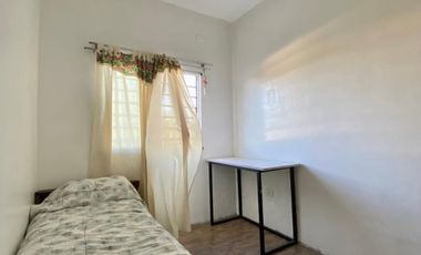 Casa de 3 o más AMBIENTES ubicada a 500 metros de la Avenida Hipólito Yrigoyen.