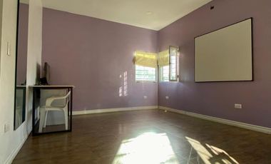 Casa de 3 o más AMBIENTES ubicada a 500 metros de la Avenida Hipólito Yrigoyen.