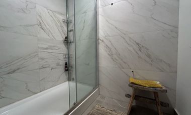 Casa en Venta en Edificio completo de 3 pisos. 6 departamentos y local comercial. Santo Domingo/Miraflores. Metro Bellas Artes