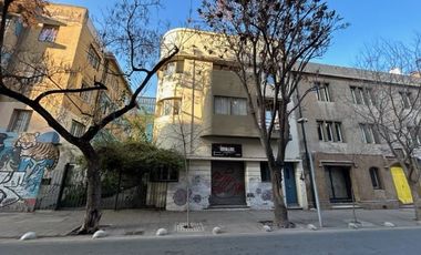 Casa en Venta en Edificio completo de 3 pisos. 6 departamentos y local comercial. Santo Domingo/Miraflores. Metro Bellas Artes