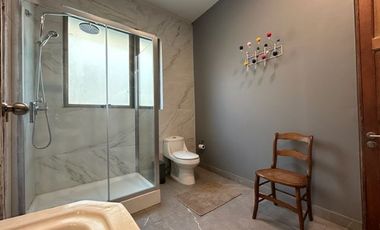 Casa en Venta en Edificio completo de 3 pisos. 6 departamentos y local comercial. Santo Domingo/Miraflores. Metro Bellas Artes