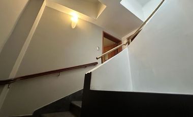 Casa en Venta en Edificio completo de 3 pisos. 6 departamentos y local comercial. Santo Domingo/Miraflores. Metro Bellas Artes