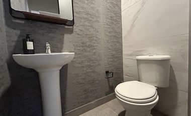 Casa en Venta en Edificio completo de 3 pisos. 6 departamentos y local comercial. Santo Domingo/Miraflores. Metro Bellas Artes