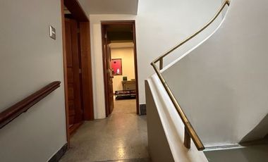 Casa en Venta en Edificio completo de 3 pisos. 6 departamentos y local comercial. Santo Domingo/Miraflores. Metro Bellas Artes