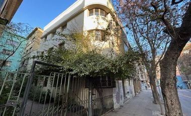 Casa en Venta en Edificio completo de 3 pisos. 6 departamentos y local comercial. Santo Domingo/Miraflores. Metro Bellas Artes