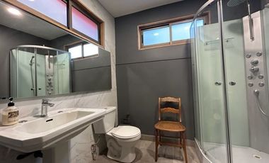 Casa en Venta en Edificio completo de 3 pisos. 6 departamentos y local comercial. Santo Domingo/Miraflores. Metro Bellas Artes