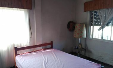 Retasado venta  por viaje Casa con local barrio Monte Cudine