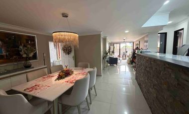 VENTA Amplio apartamento excelente distribución ubicación exclusiva. Cabecera Cra. 39A Bucaramanga. 166m2. Cod V12443