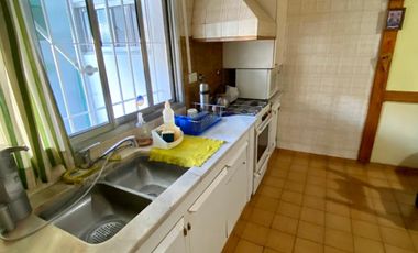 Chalet de 5 o más AMBIENTES ubicada a 150 metros de la Avenida Hipólito Yrigoyen.