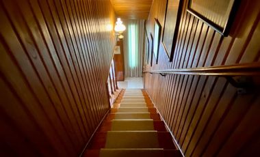 Chalet de 5 o más AMBIENTES ubicada a 150 metros de la Avenida Hipólito Yrigoyen.