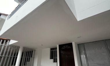 casa en arriendo/venta en av. libertadores. Cod A3452
