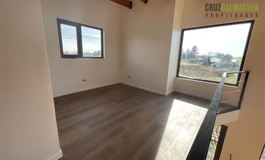 Casa en Venta en Condominio Los Ulmos de Molino Viejo