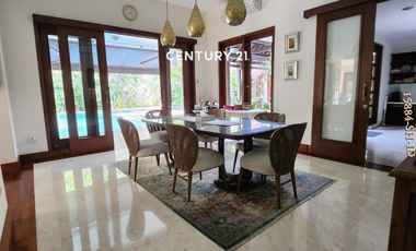 Dijual Atau Disewakan Rumah Asri Dengan Tanah Luas Di Cilandak