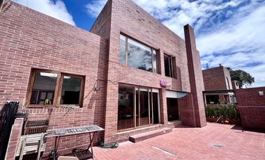 casa en venta en santa ana-usaquén. Cod V8408233