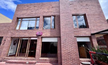 casa en venta en santa ana-usaquén. Cod V8408233