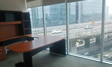 SE RENTA OFICINA  PISO COMPLETO