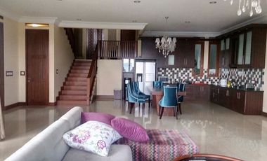Dijual Rumah/VillaMewah Full Furnish View City, Dago Resort Pakar