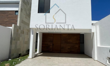 Casa en venta al poniente de Ags