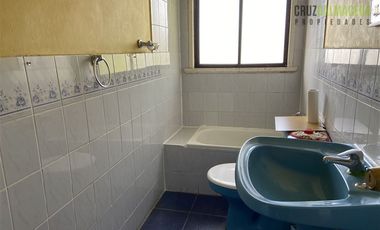 Casa en Venta en Amplia Casa (4 niveles) con loc. comerciales en centro de Calbuco