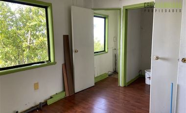 Casa en Venta en Amplia Casa (4 niveles) con loc. comerciales en centro de Calbuco