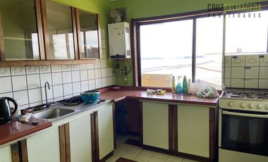 Casa en Venta en Amplia Casa (4 niveles) con loc. comerciales en centro de Calbuco