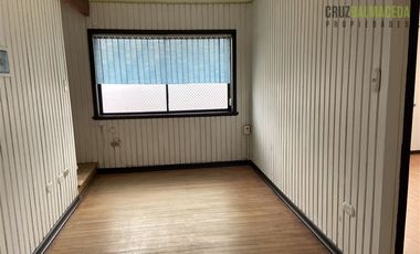 Casa en Venta en Amplia Casa (4 niveles) con loc. comerciales en centro de Calbuco