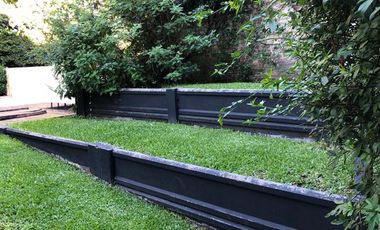 Único Departamento en triplex con terraza propia parquizada, 2 cocheras. Categoría. - Martinez